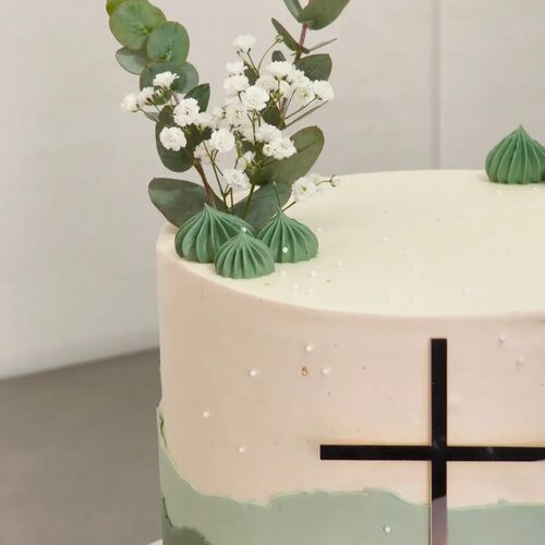Torte zur Taufe mit Kreuz