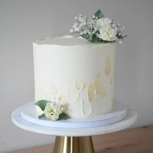weiße Hochzeitstorte aus Weng von vee & fein