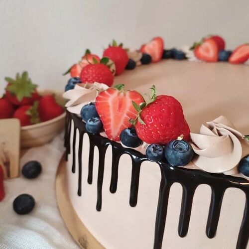 schokoladig fruchtige Torte dekoriert von Konditormeisterin