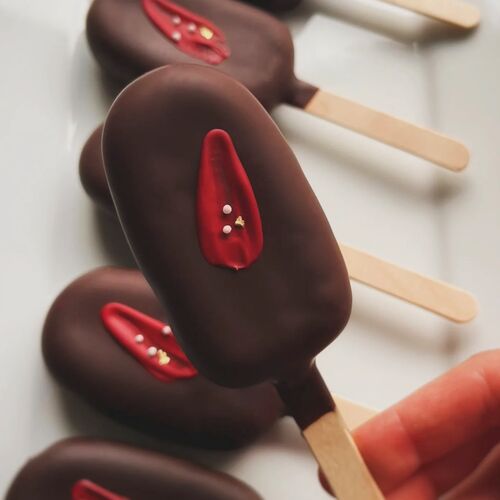 schwarz rote Cakesicles für Straubing